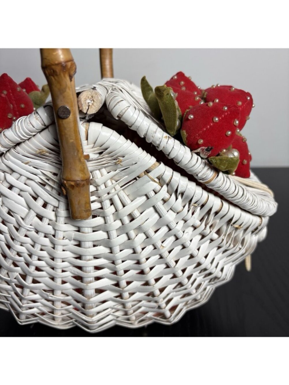 Vintage Mid-Century White Wicker Basket Purse Strawberry Theme Pinup Japan - Picture 12 of 16